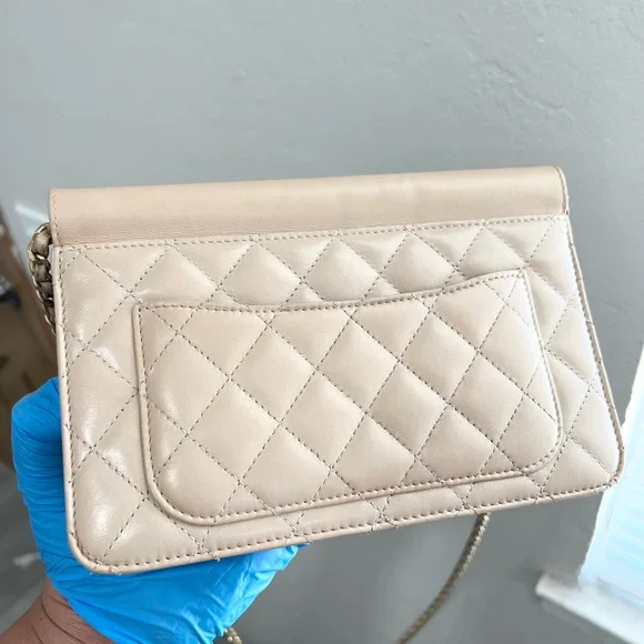 Chanel CC Flap Crossbody Bag - Picture 4 of 11